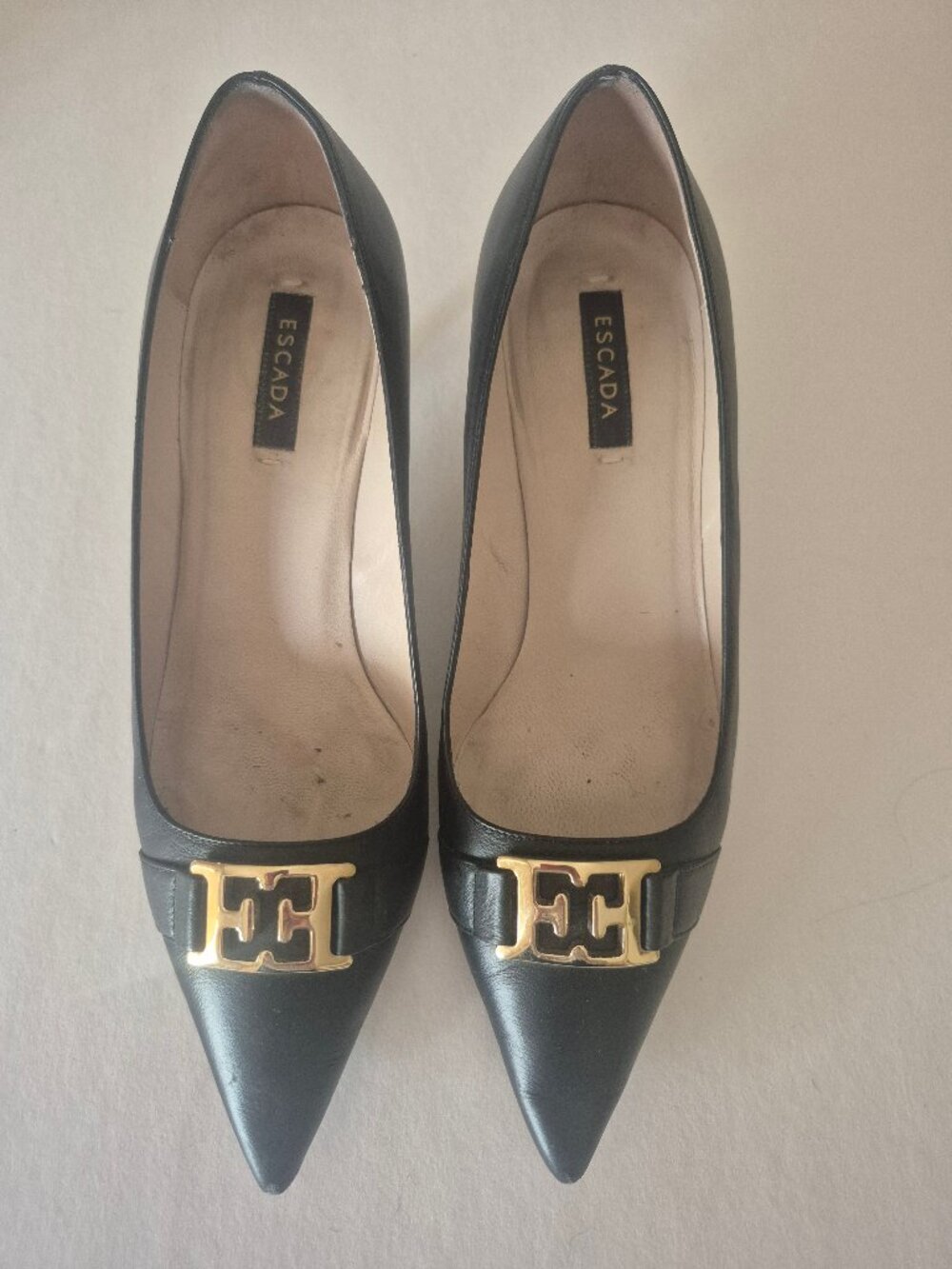 Escada leather kitten heels in black with gold EE logo size 7.5